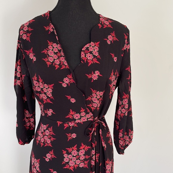 Beautiful long wrap dress - Picture 2 of 10